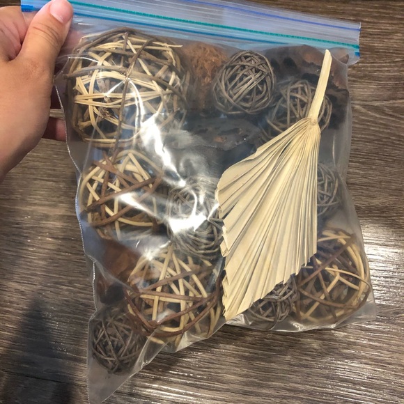 Other - Wooden Table Decor